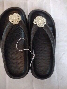 Black Pearl-Embellished Women's Flip Flops